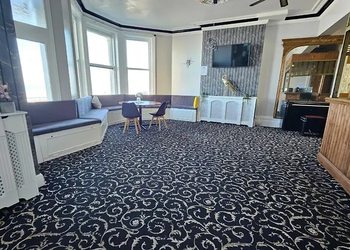 OYO Marine Parade Hotel