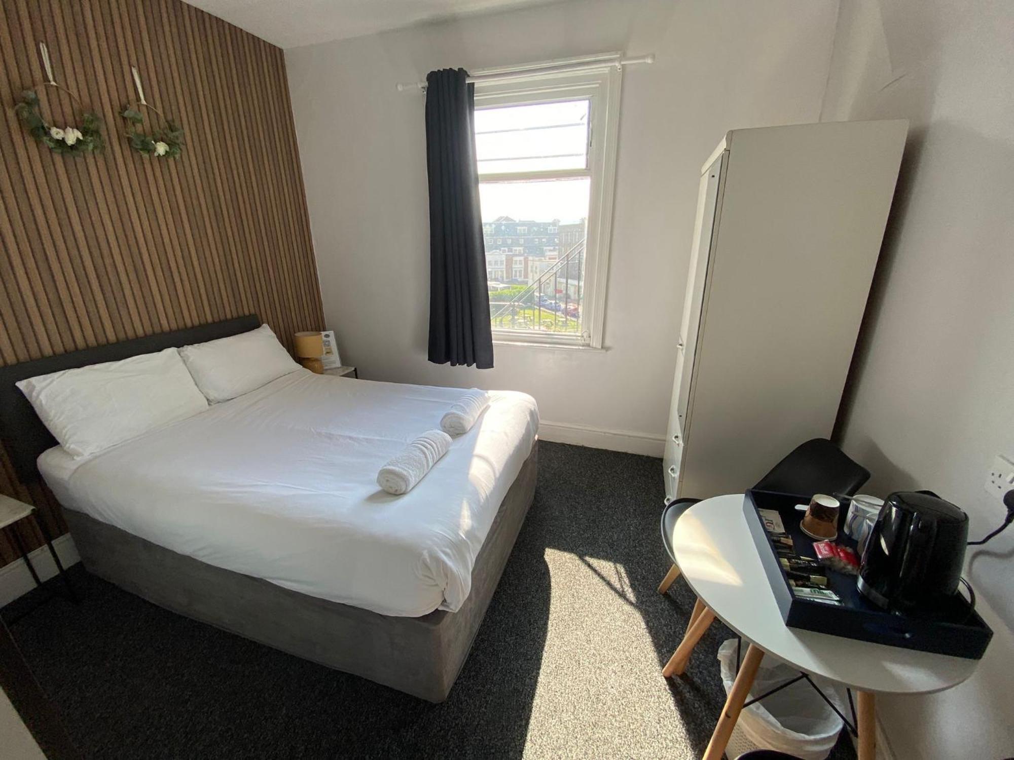 Oyo Marine Parade Hotel 2*